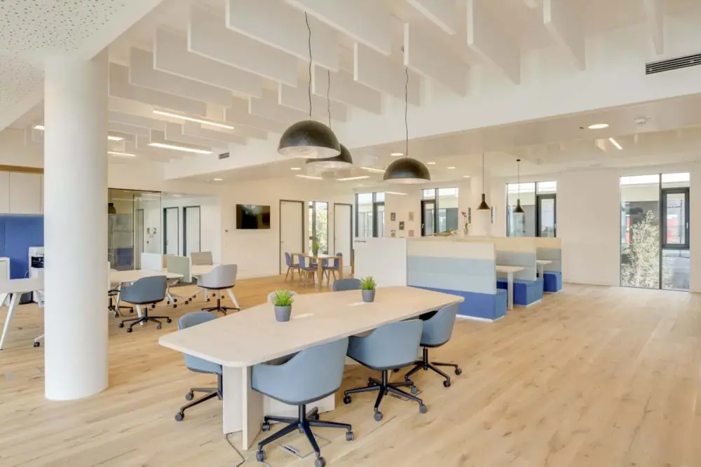 Regus Angers, Gare