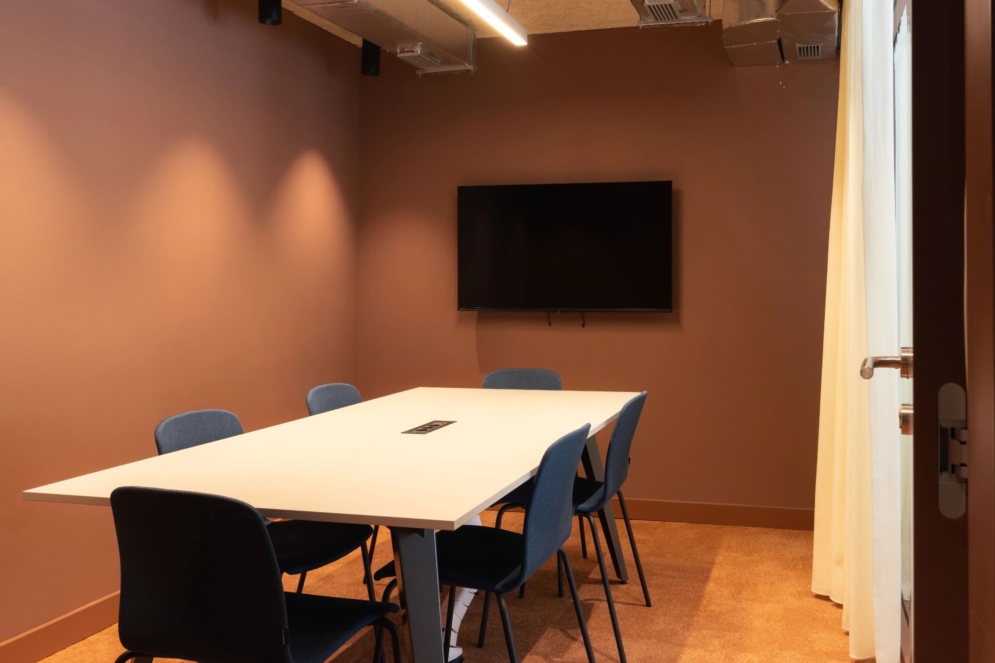 Meeting Room — DeHouse Picoas
