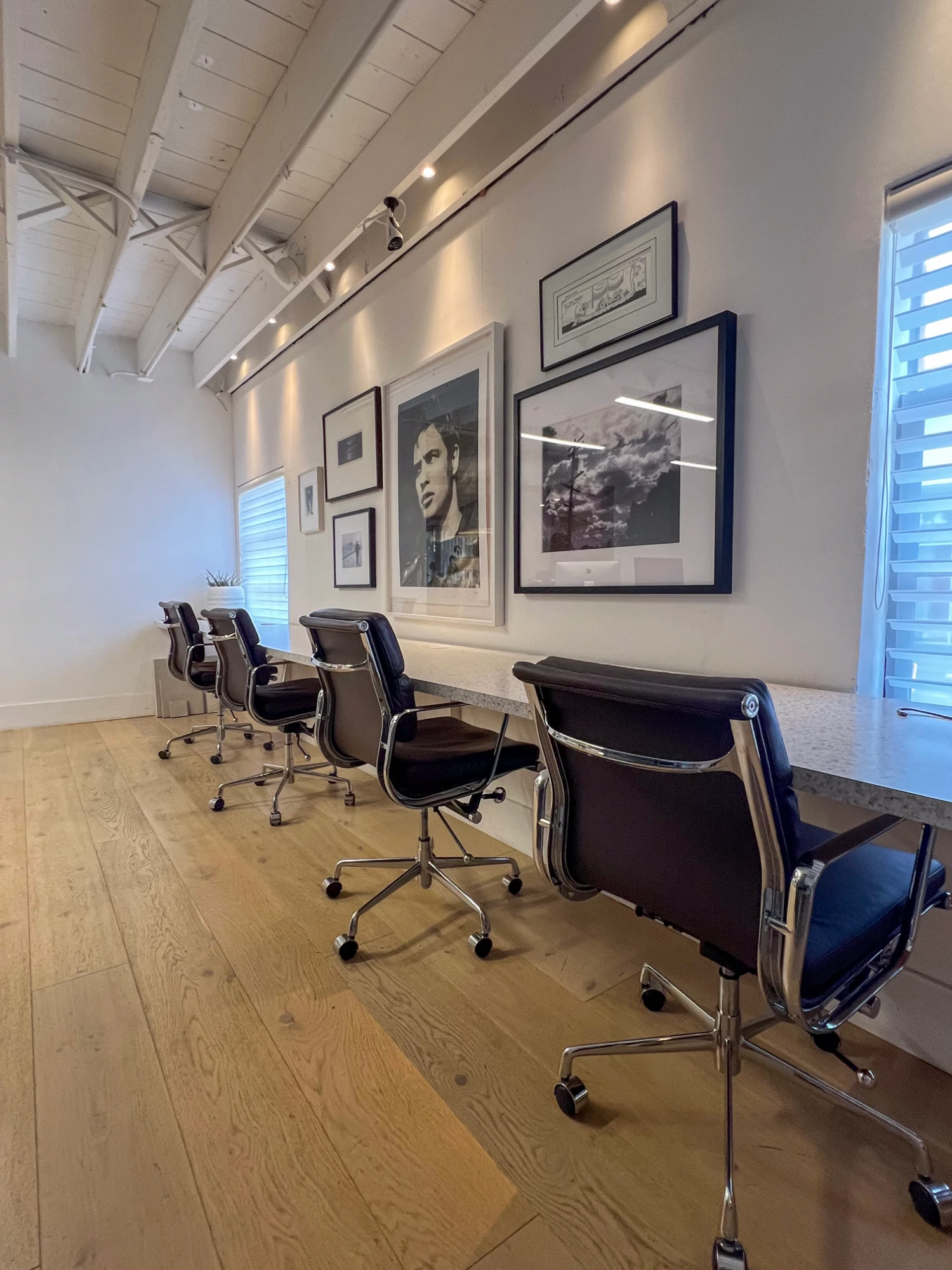 Hot desk in open space — Spryrocket Station