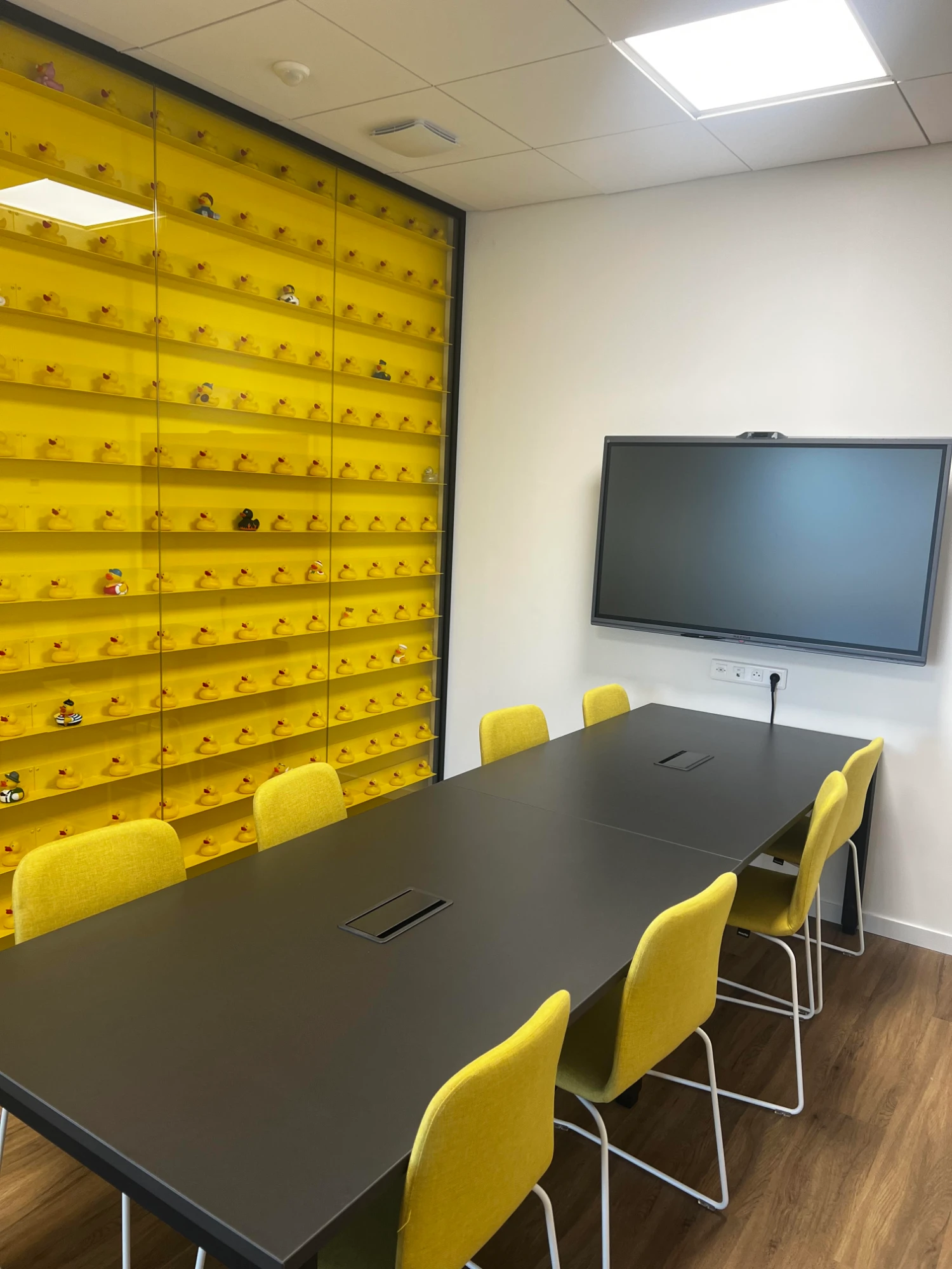 Salle de réunion 8 personnes — Ancrage Coworking