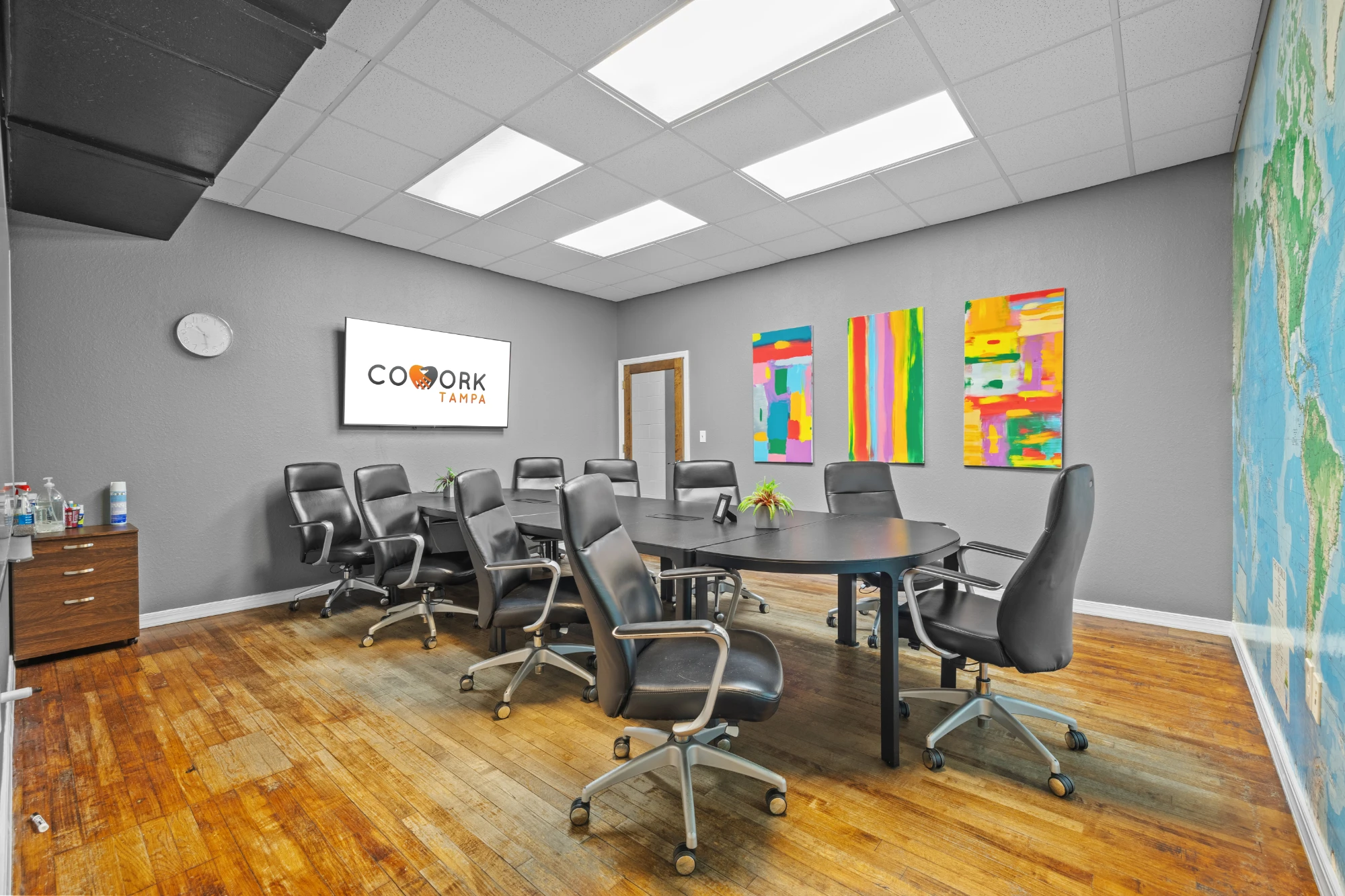 Meeting room 12 people — CoWorkTampa