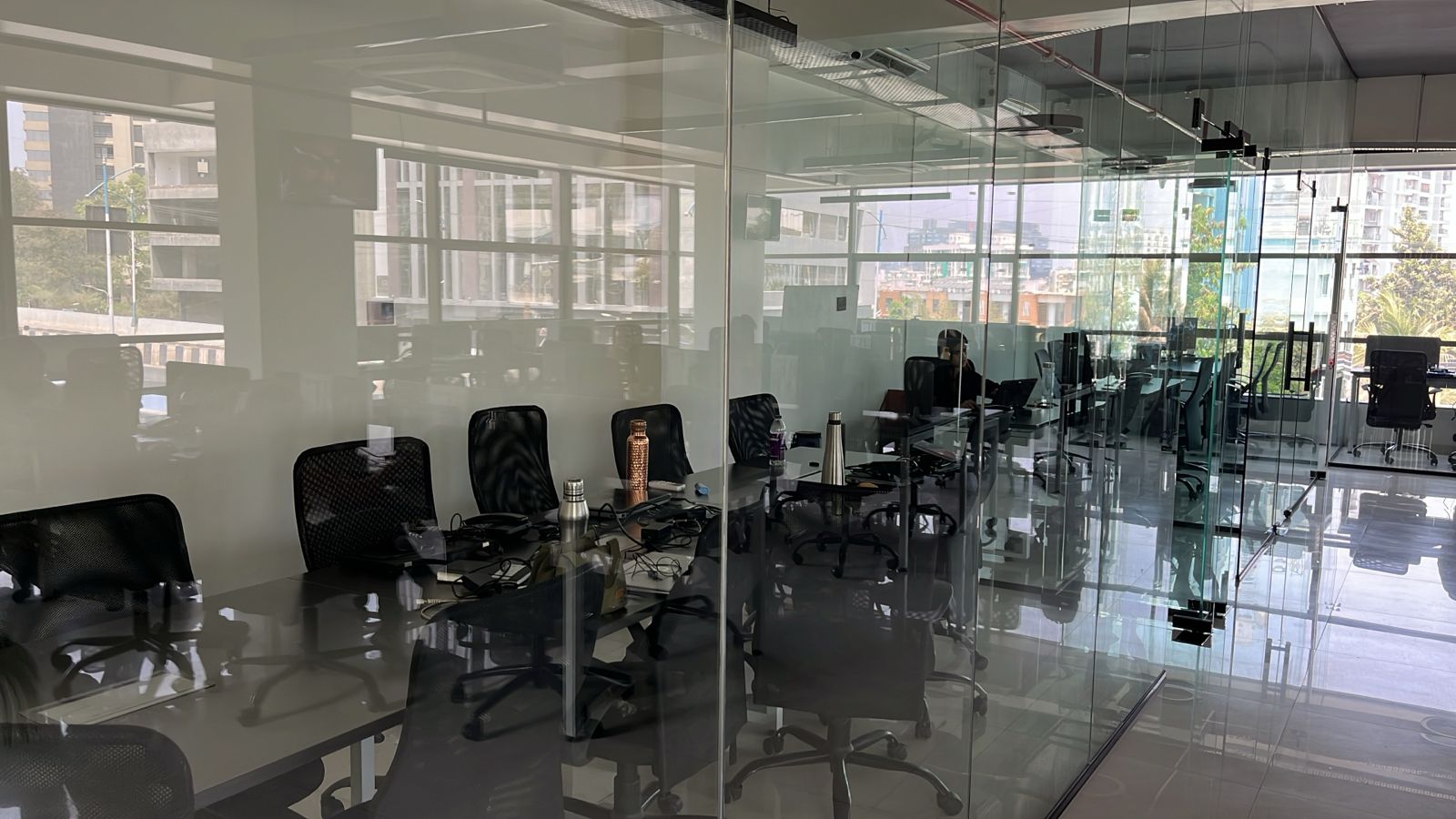 Meeting room 12 people — Shreyas Crest