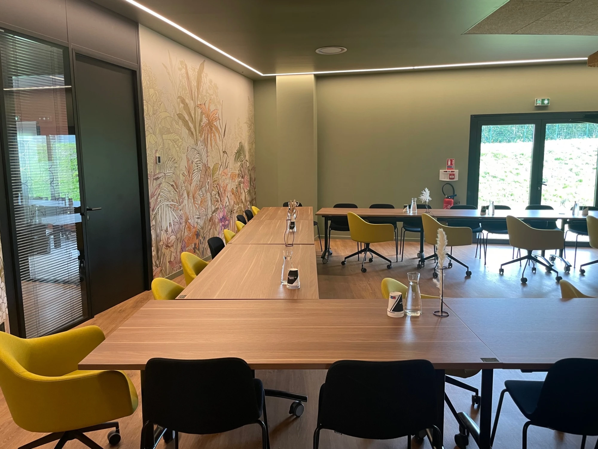 Salle de réunion 16 personnes — The Place To - La Gravade