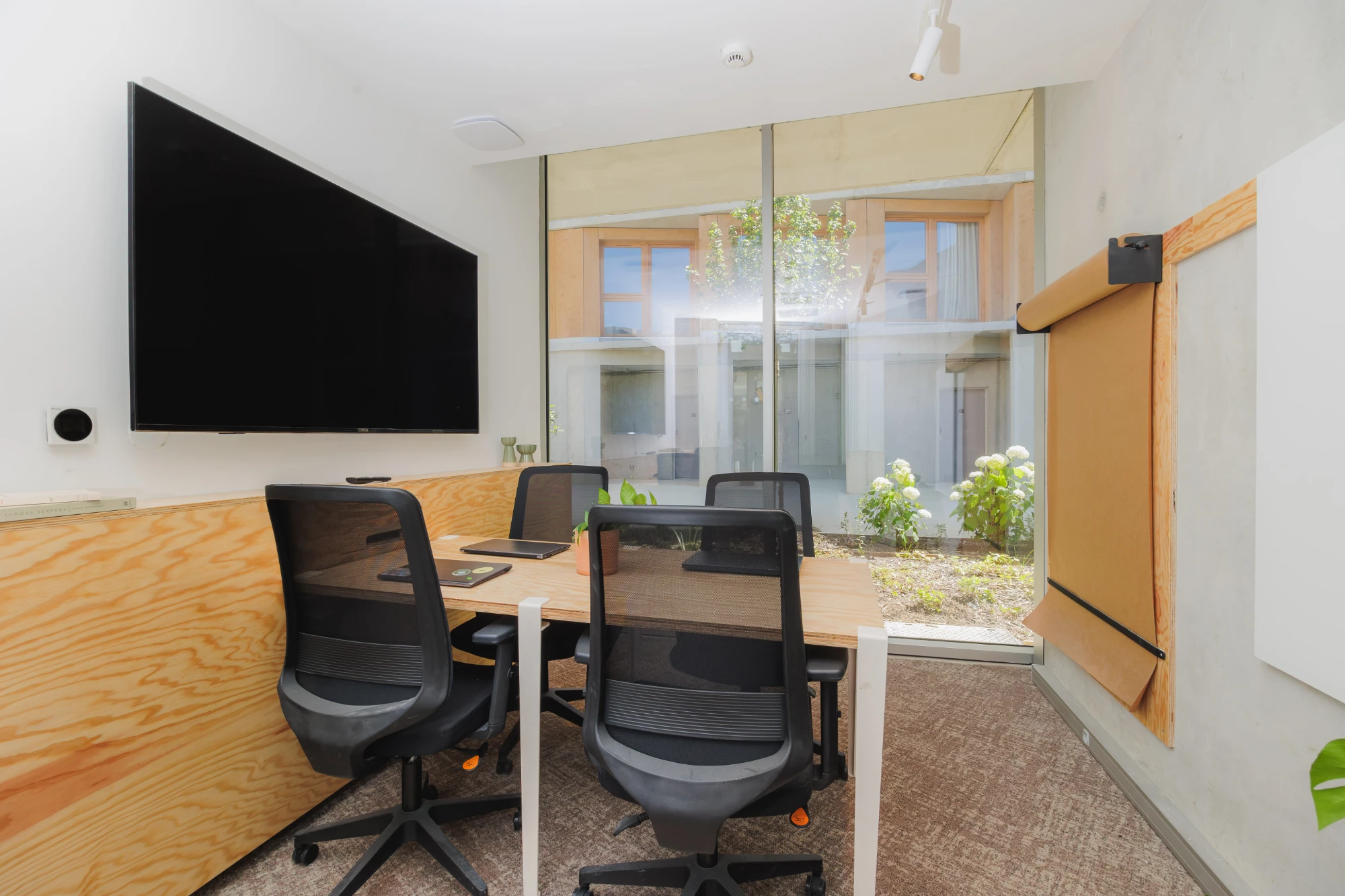 The Small Room — The Babel Community | Bordeaux