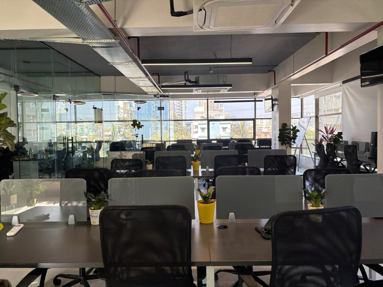 Private office 2 desks — Shreyas Crest