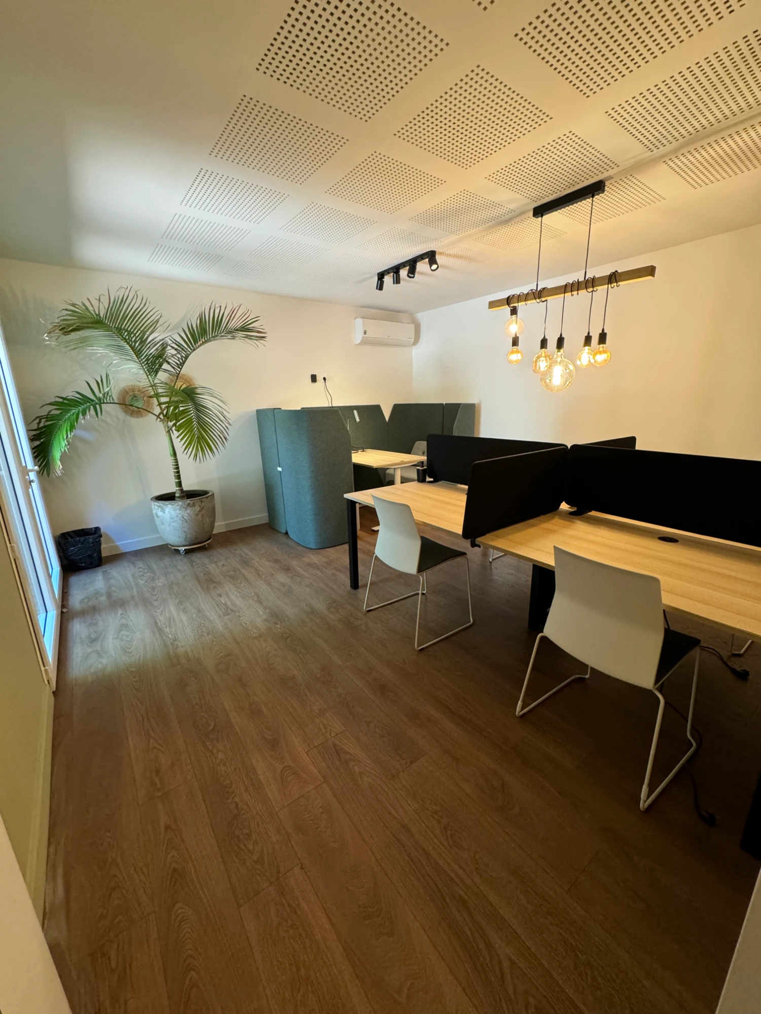 Poste nomade en open space — The Place To - Le Vigean