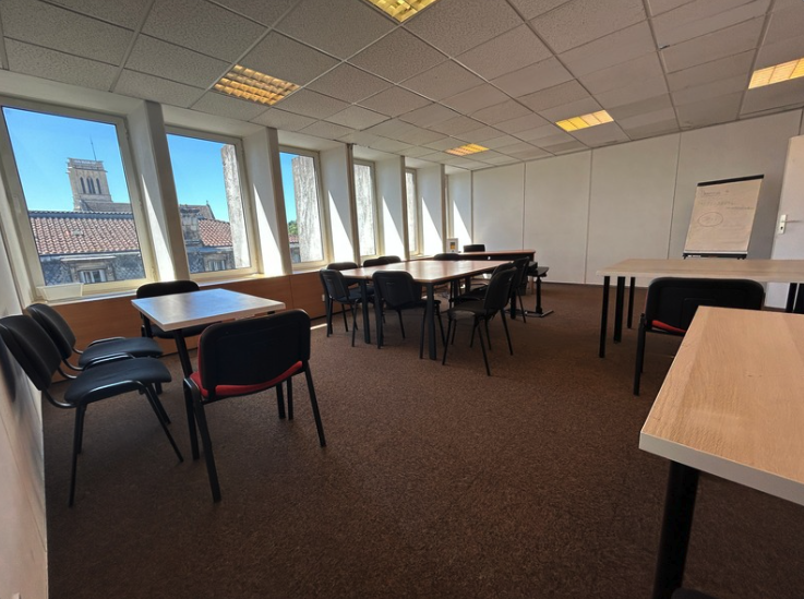 Salle de réunion 2 - 15 personnes — La Fontaine Coworking