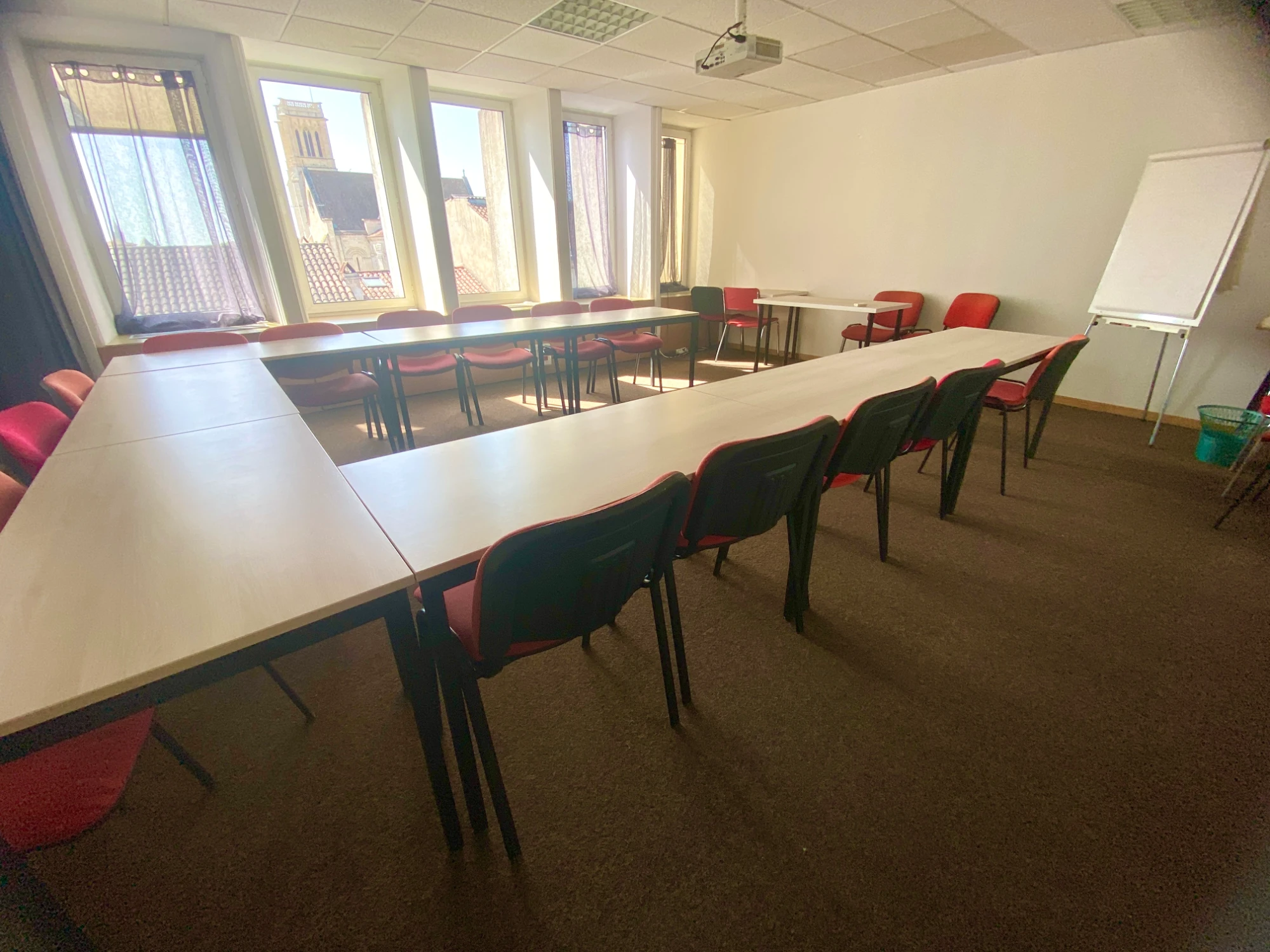 Salle de réunion 1 - 15 personnes — La Fontaine Coworking