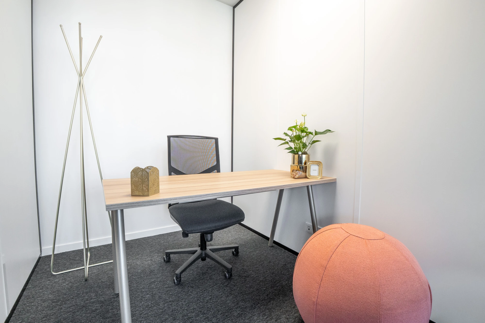 Bureau B22 pour 1 poste — B'CoWorker Saint-Priest
