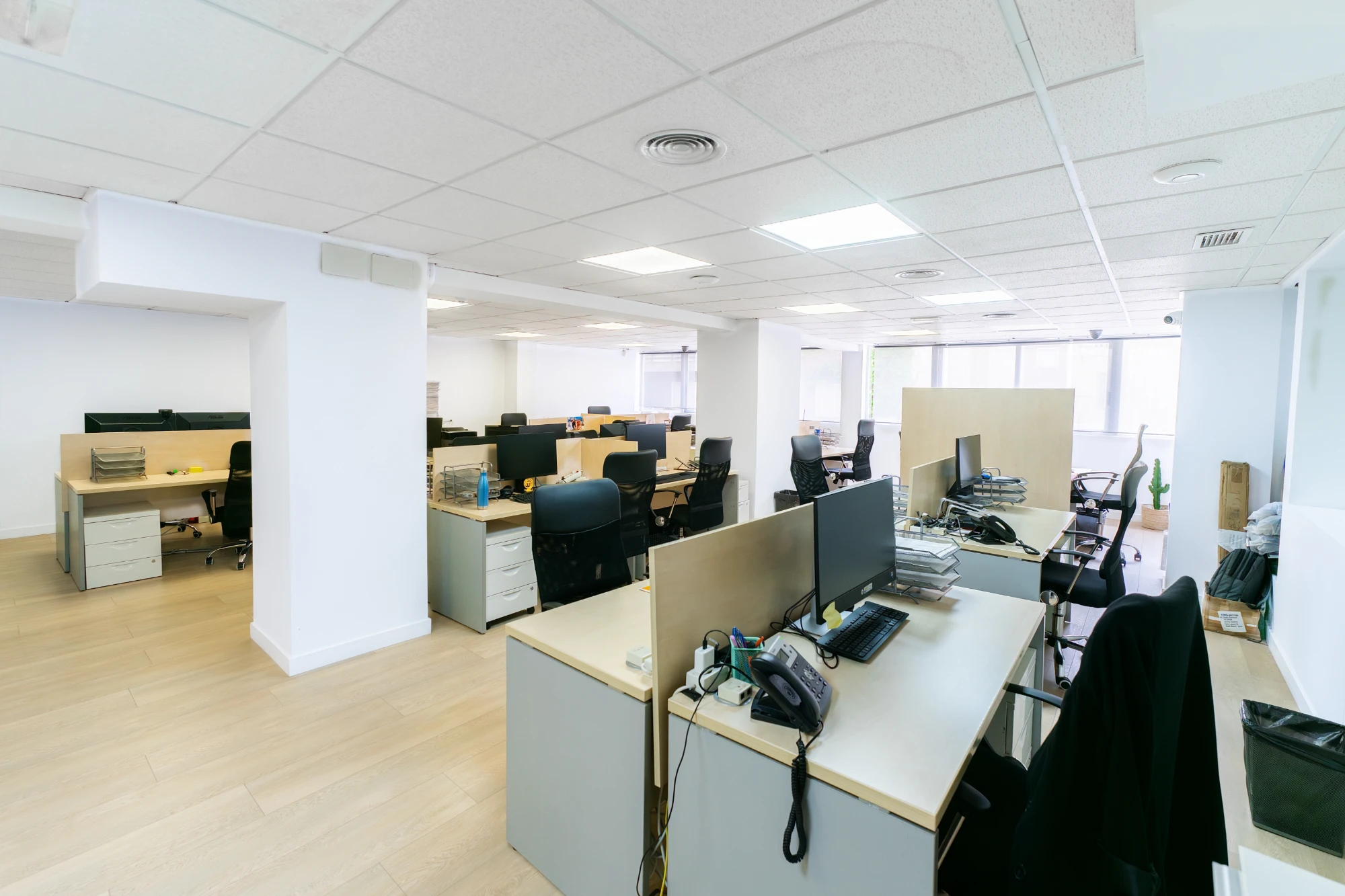Puesto de coworking media jornada tarde — Centro de Negocios Lagasca