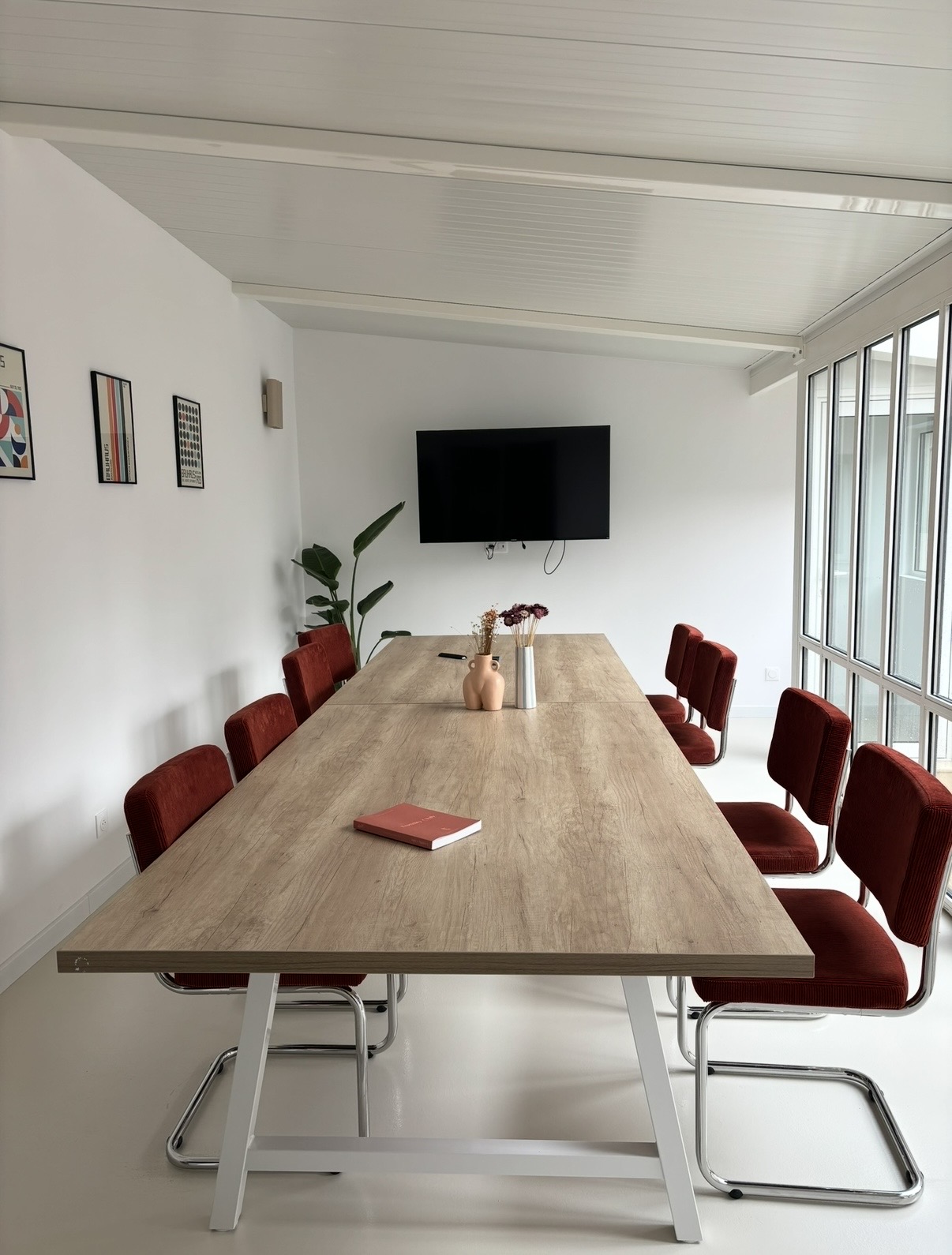Salle de réunion 8 personnes — Bureaux Emancipées