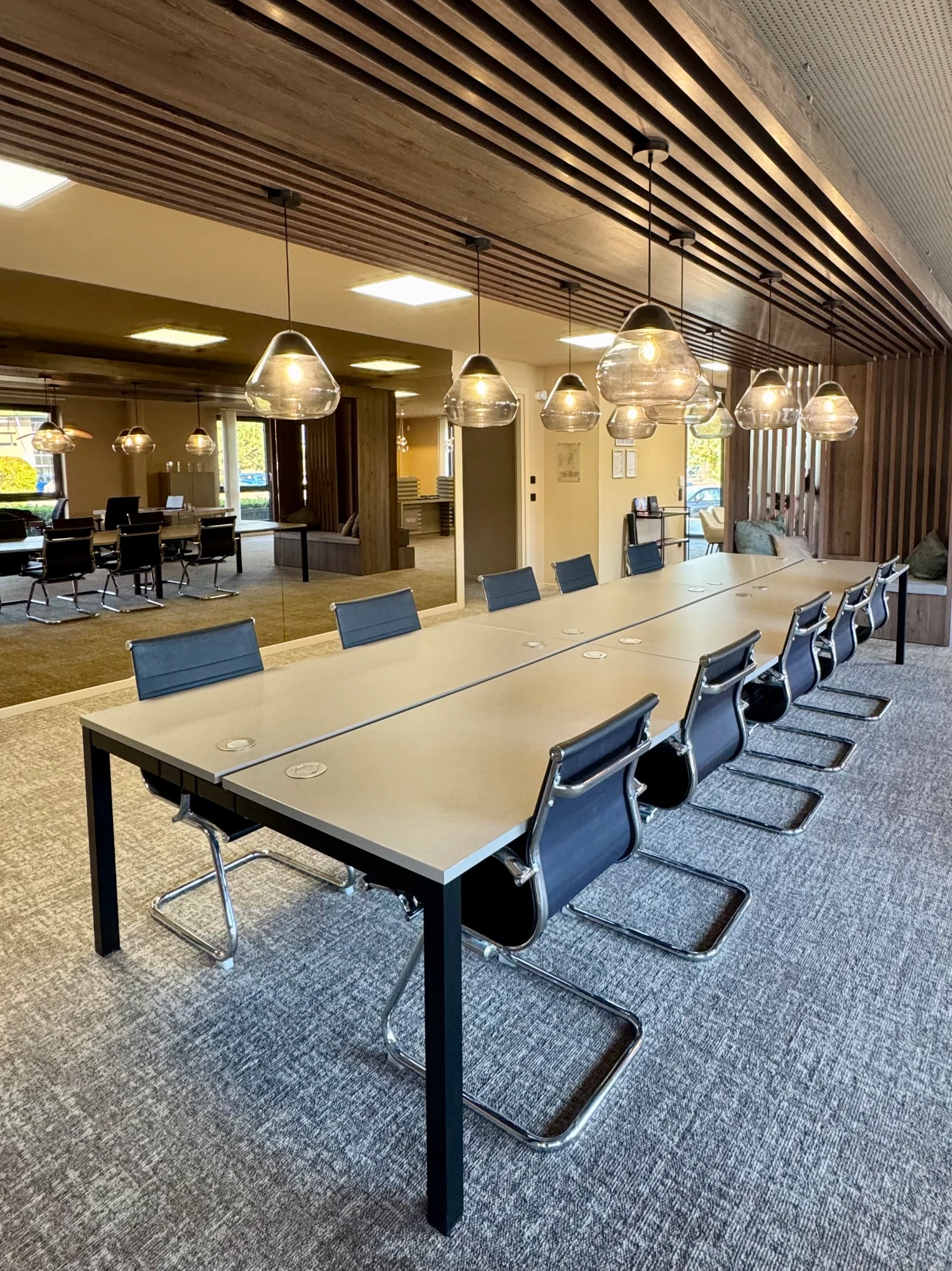 Nomade en open space — SCHARF Immobilier