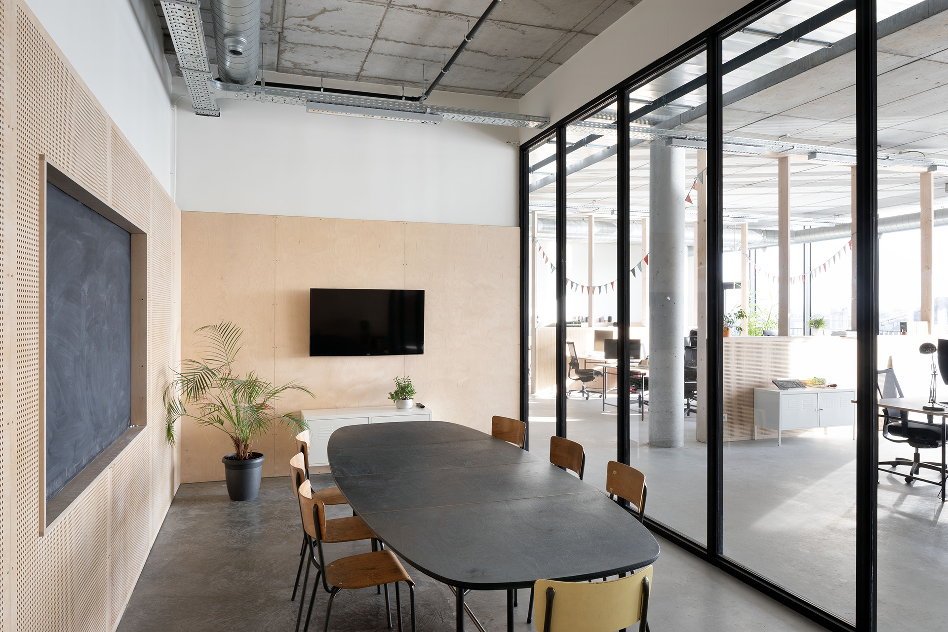 Meeting room max. 10 people — Dokwerkers