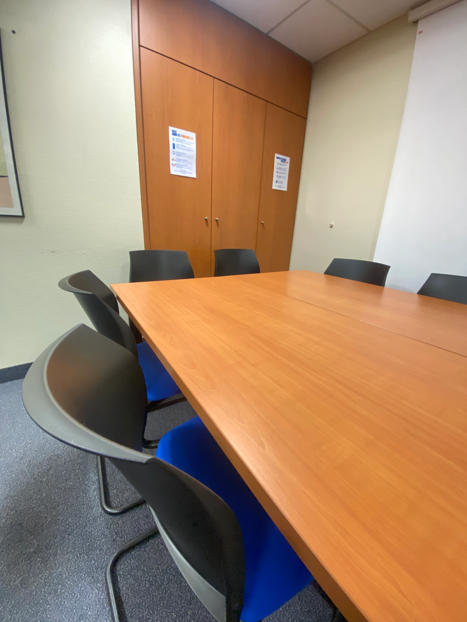 Salle de réunion 16 personnes — T 10 - Bureaux privés