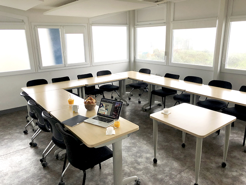 Salle de réunion 15 personnes — Kikbox Niort