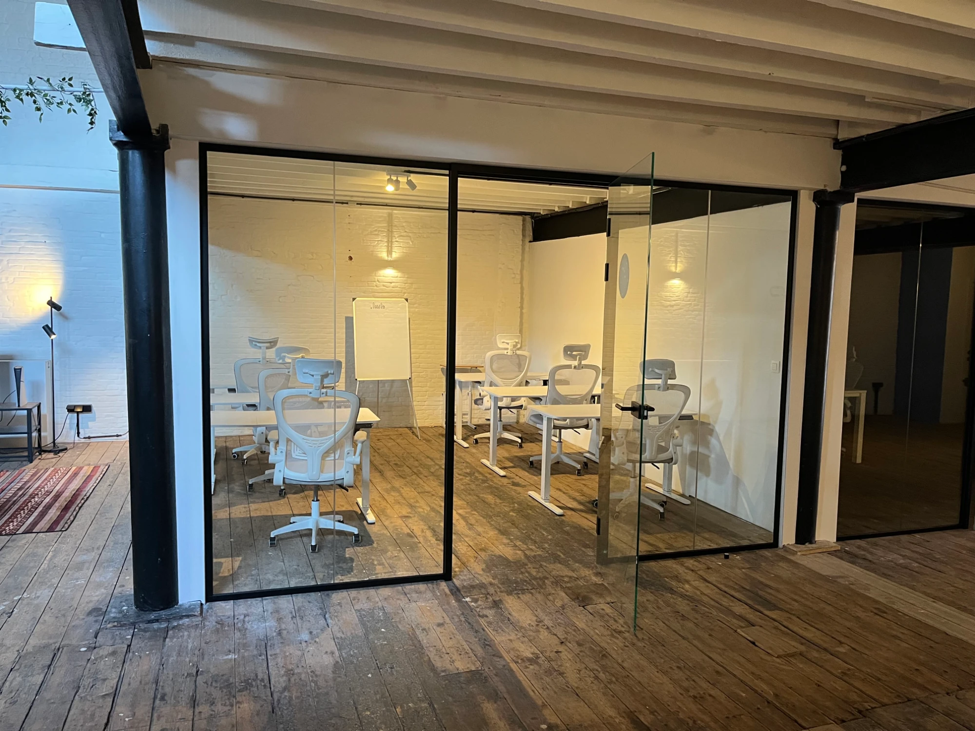 Meeting room 6 people — dothub BV