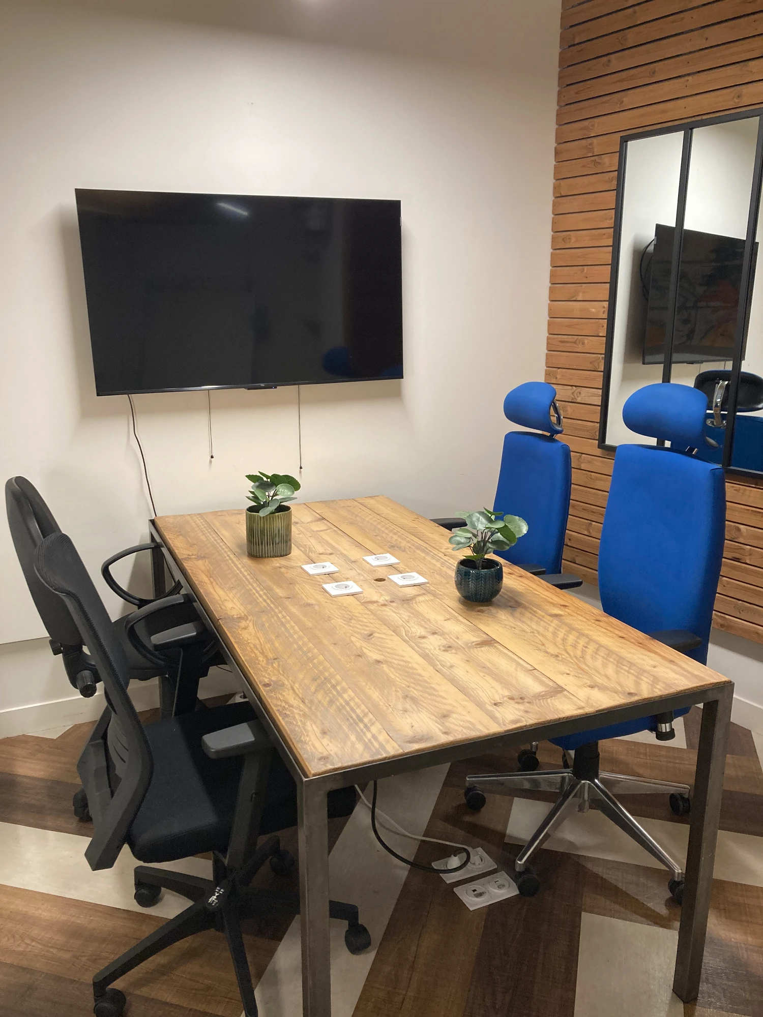 Bureau n°4 M1 (myCowork Montorgueil 1) — MyCowork Montorgueil