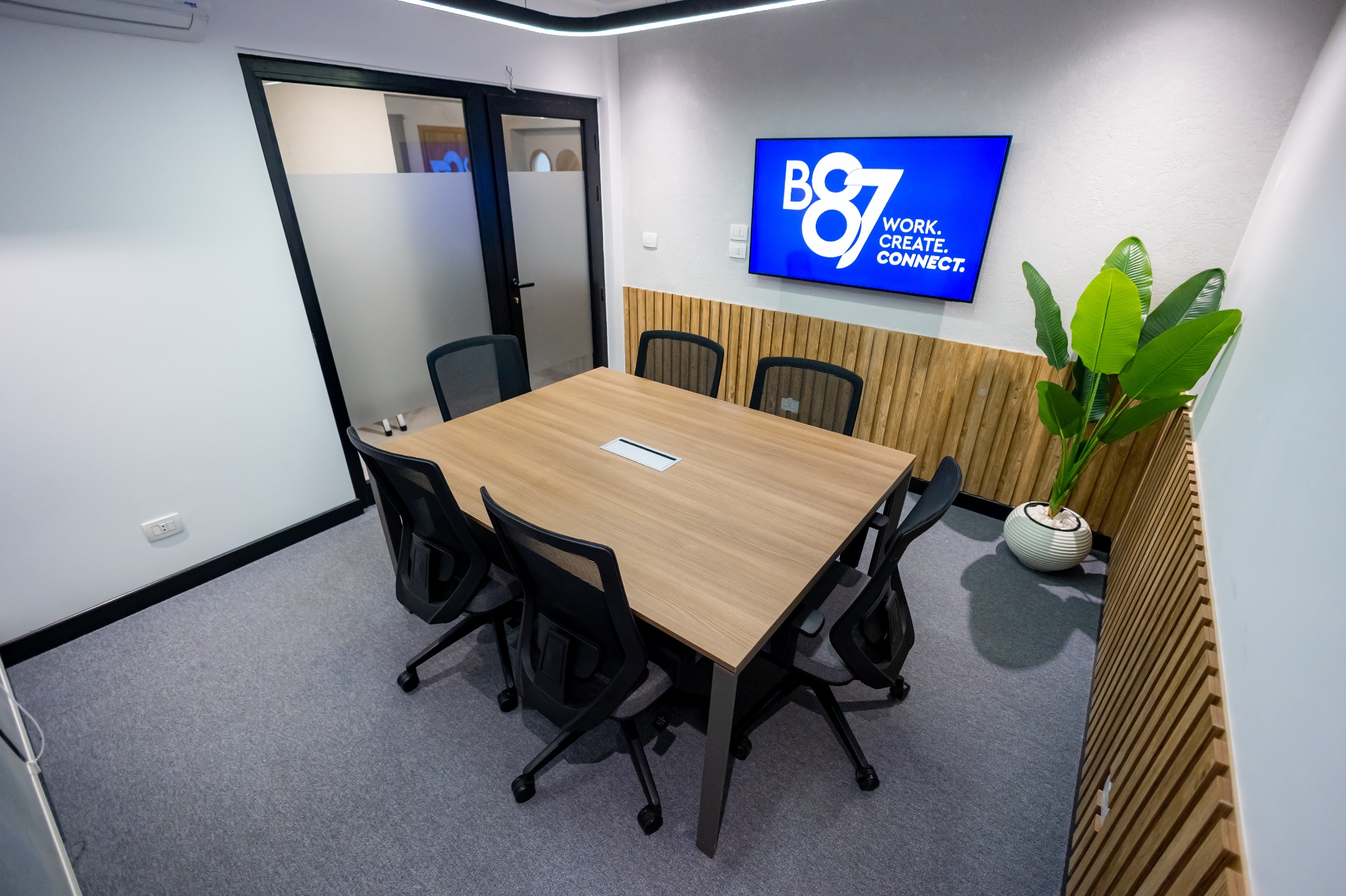 Meeting room 6 people — B87 Spaces