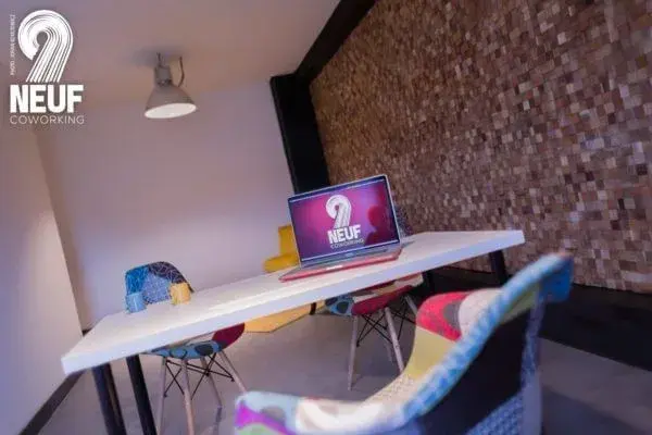 Le Bureau de réception — Le 9 Coworking