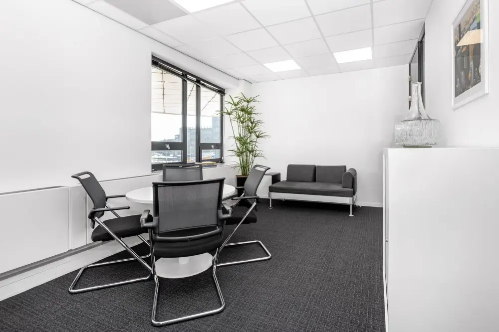 Day office — Spaces Asuncion, Perseverancia