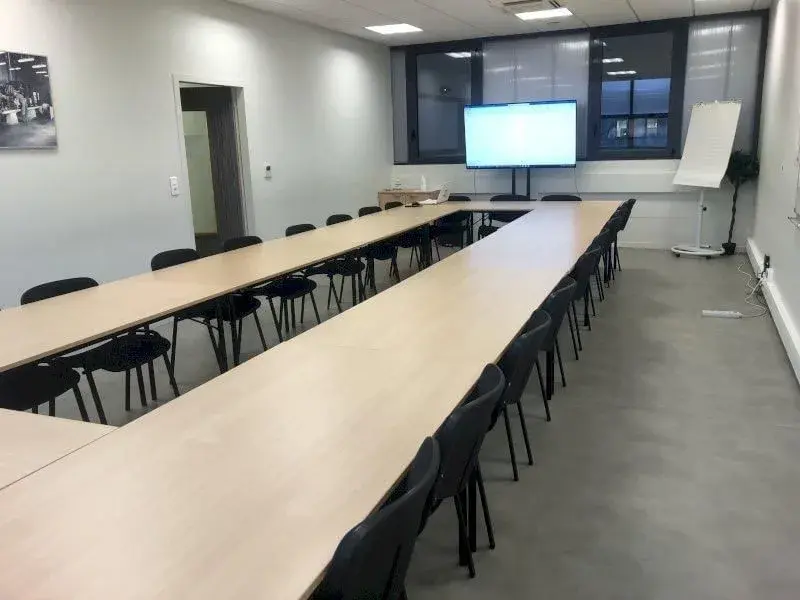 Salle SRM2 - 45m2 — Scribes e-Tic Spaces