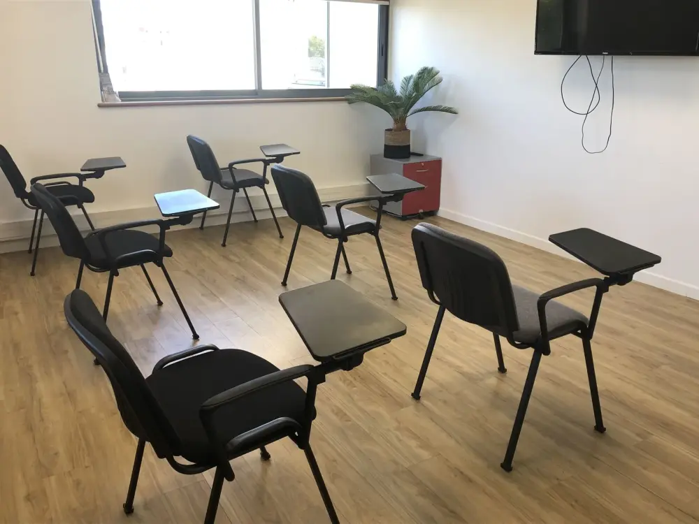Salle de réunion 20M2 (B5) — Centre d'affaires Economis