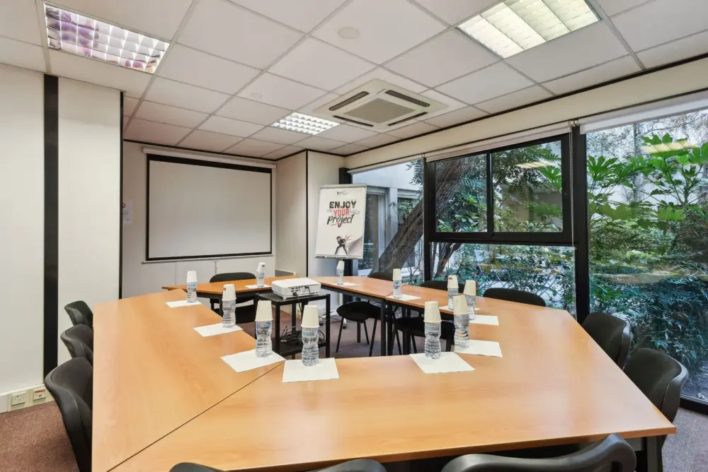 Salle de réunion 10 personnes — Buro Club Paris République