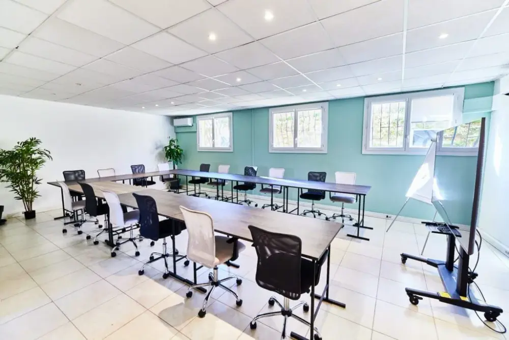 La Salle De Réunion Cabucelle — L'Équateur