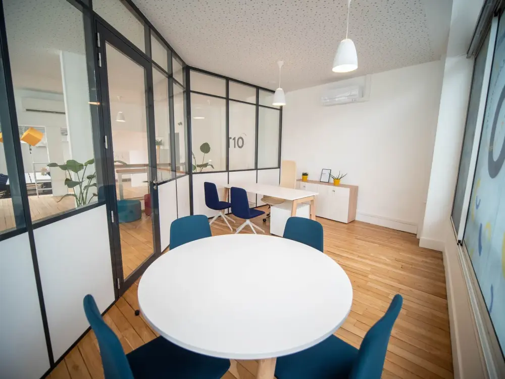 Salle de réunion 6 personnes — T10 - Coworking