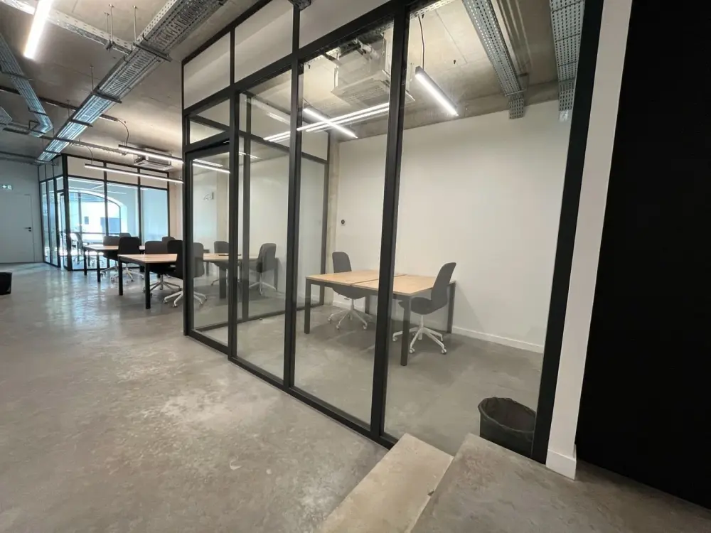 Bureau 9m2 — Le Hangar Coworking