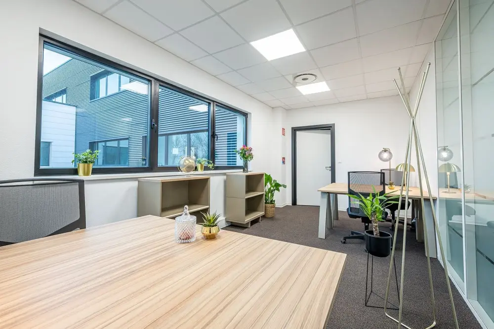 Bureau B12 pour 4 personnes — B'CoWorker Strasbourg Entzheim
