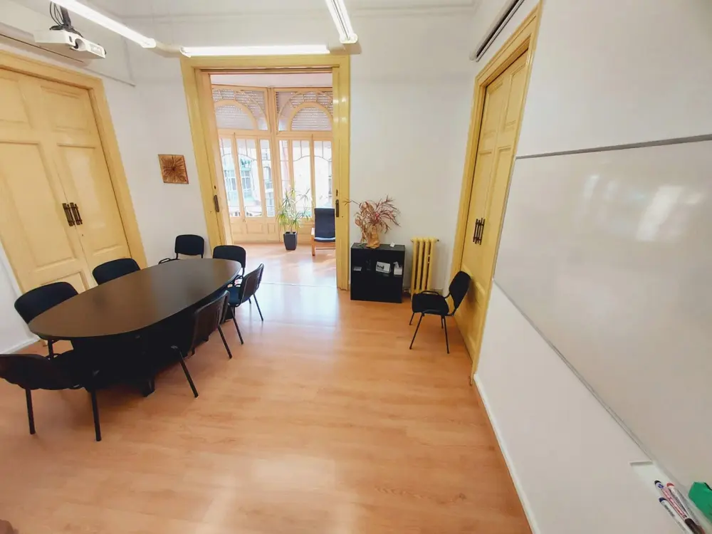 Sala de Reuniones — Coworking Arago 308