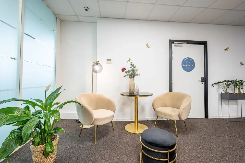 Bureau B13 pour 2 postes — B'CoWorker Strasbourg Entzheim