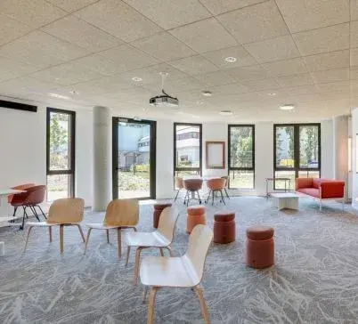 Salle de réunion Isotope — Newton Offices Lime