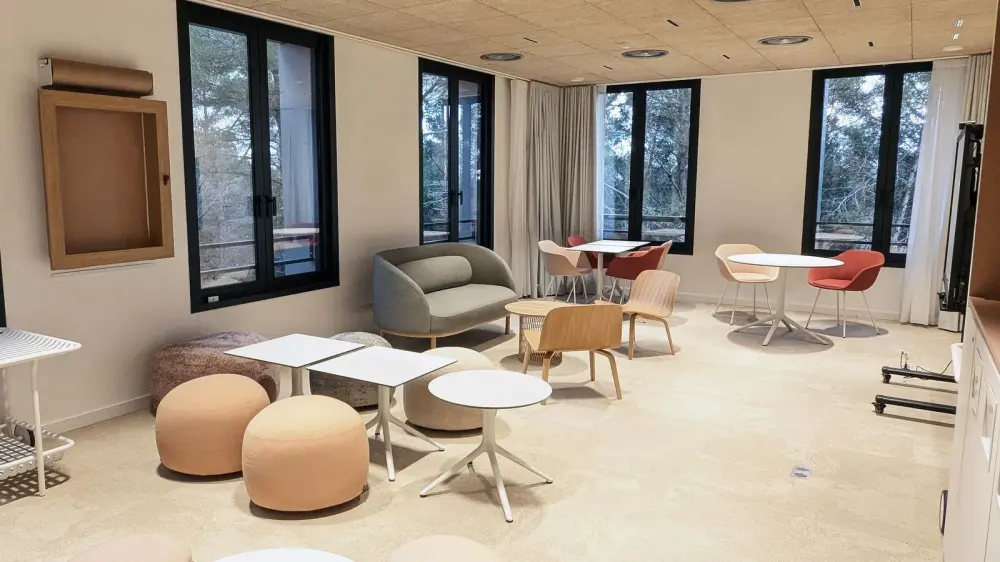 Salle de réunion Or — Newton Offices Sophia Antipolis