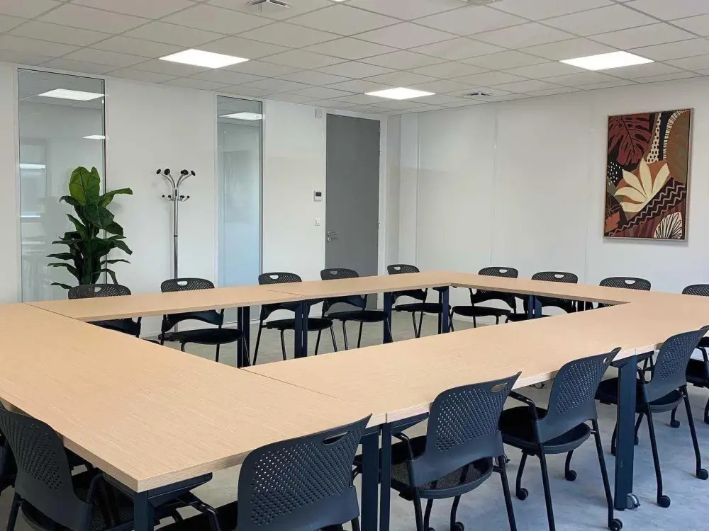 Salle 20 personnes — Bureaux & Co Dardilly