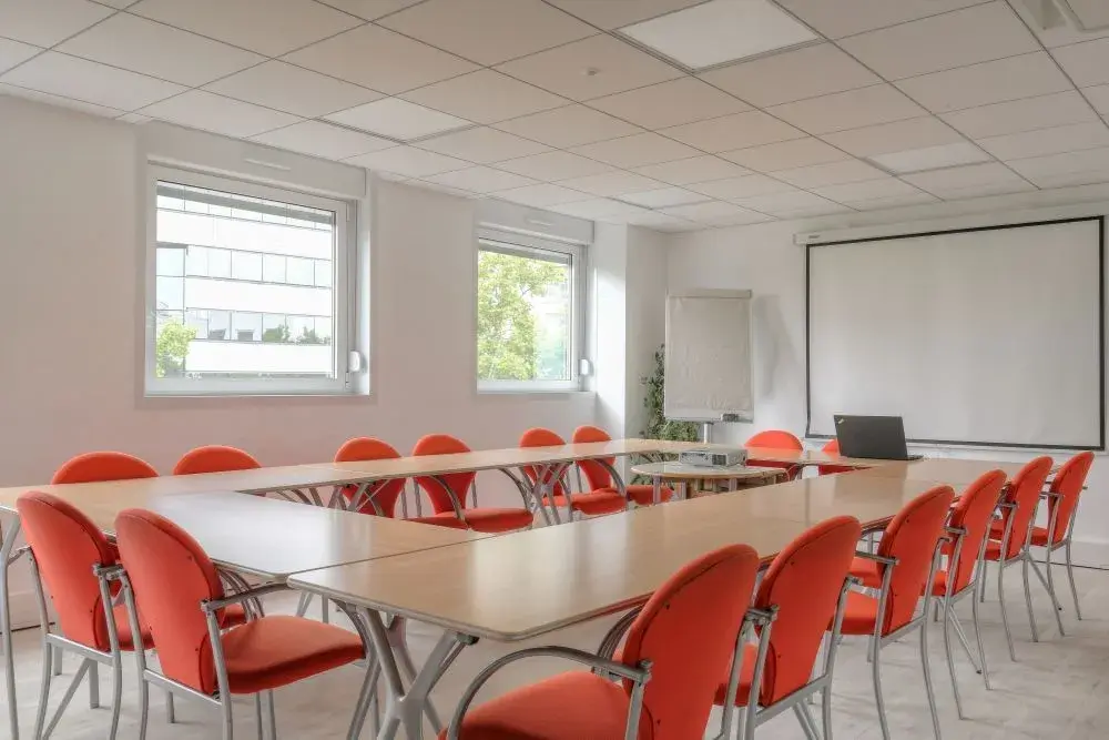 Salle de réunion — Centre d'affaires Berthelot Entreprises