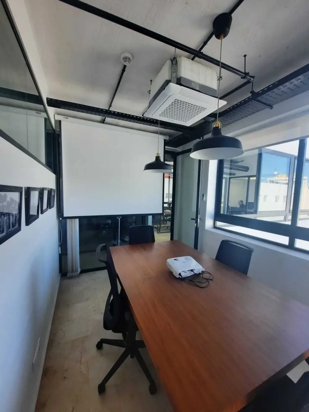 Petite salle de réunion — Commons Agdal