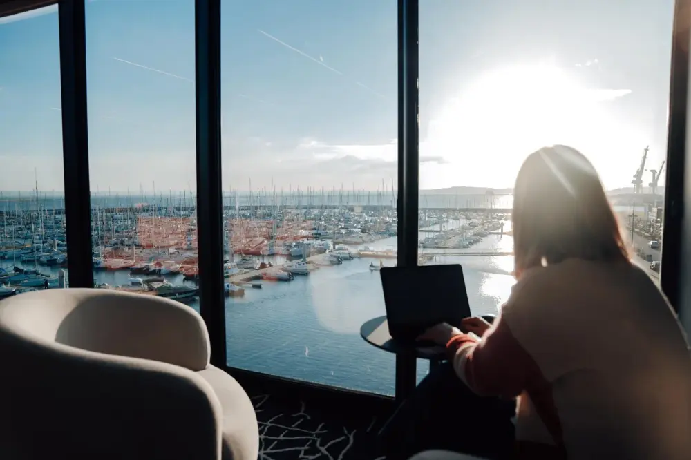 Poste en bureau privatif — Wojo Marina Brest