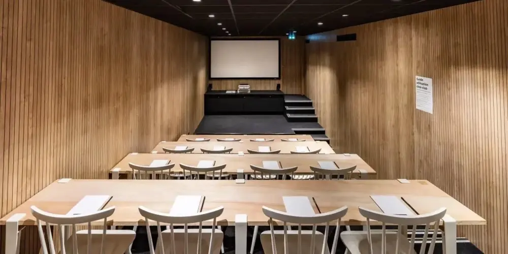 Salle Amphithéâtre — The Babel Community République