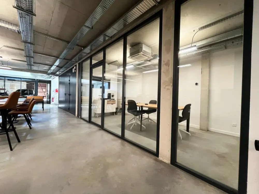 Salle de réunion 6 personnes — Le Hangar Coworking