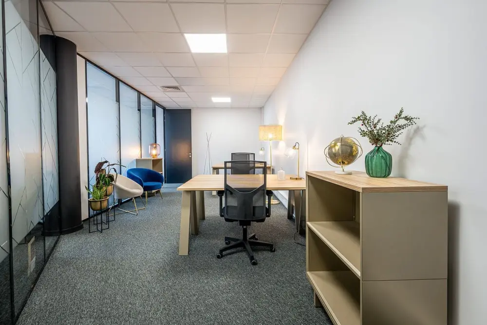 Bureau 46 et 46 bis pour 8 postes de 45m² — B'CoWorker Strasbourg Schiltigheim