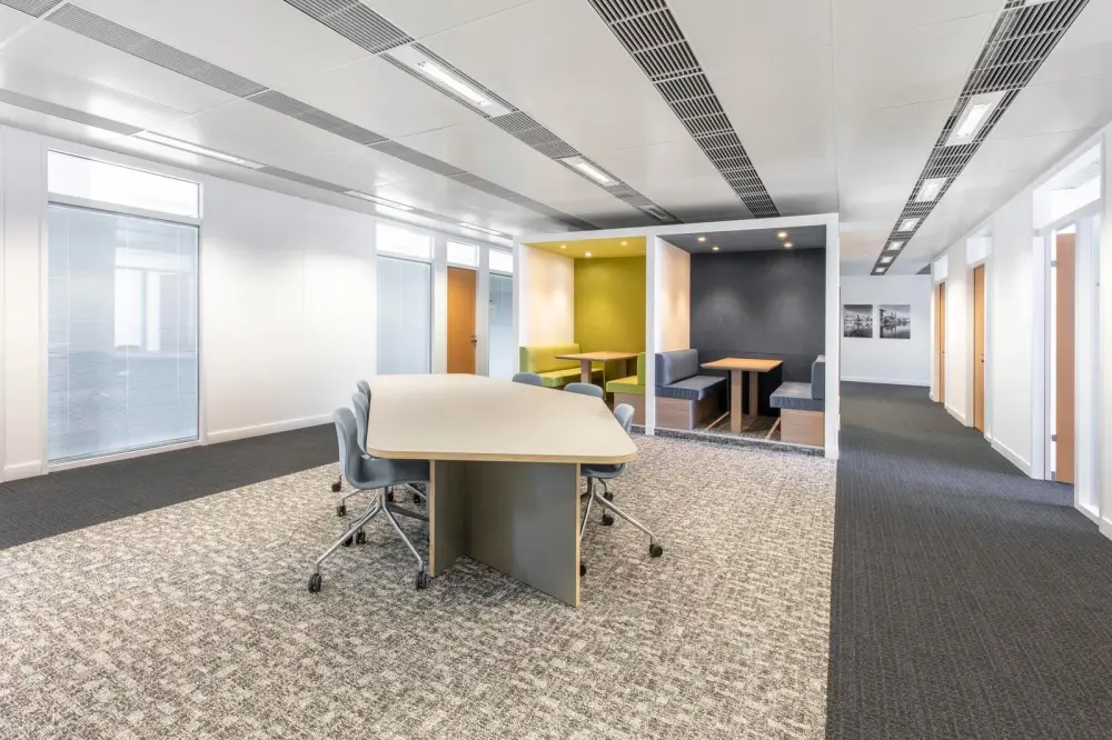 Coworking day pass — Regus Belgrade, Hyde Park City
