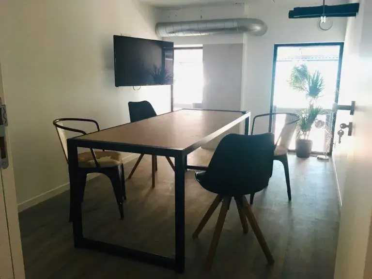 Salle de réunion de 2 à 4 personnes — Le Teepee