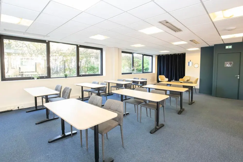 Salle Meeting Room — Work & Share Rueil