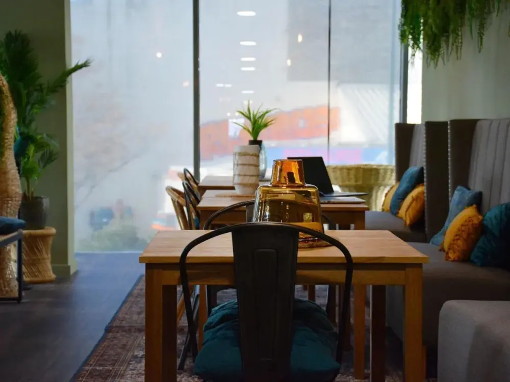 Accès coworking nomade — Bureaux & Co Le César Pierresvives