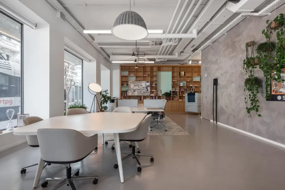 Coworking day pass — Regus Kyiv, Gulliver