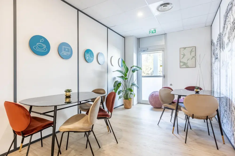 Poste en open space — B'CoWorker Bruz