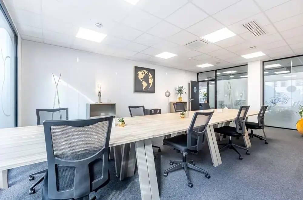 Poste en open space — B'Coworker Angers Trélazé