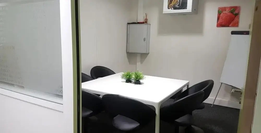 Salle de Réunion 8 personnes — Reggad Estate - Alpexpo